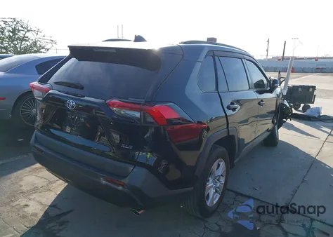 2020 Toyota Rav4 Xle z USA, uszkodzony, nr VIN 2T3W1RFVXLW097111